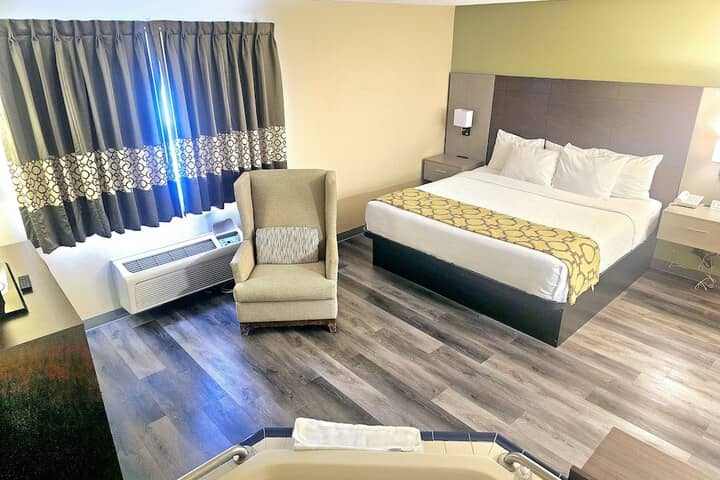 Room 4 of 36